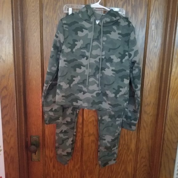 Lit 26 Other - Lit 26 women's  2 piece camouflage Jogging set size Large